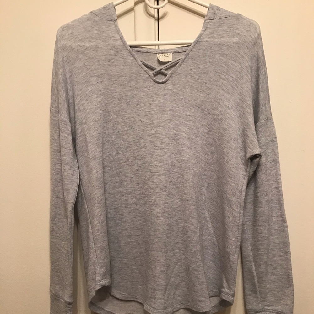 Women’s lightweight sweatshirt. Size small
